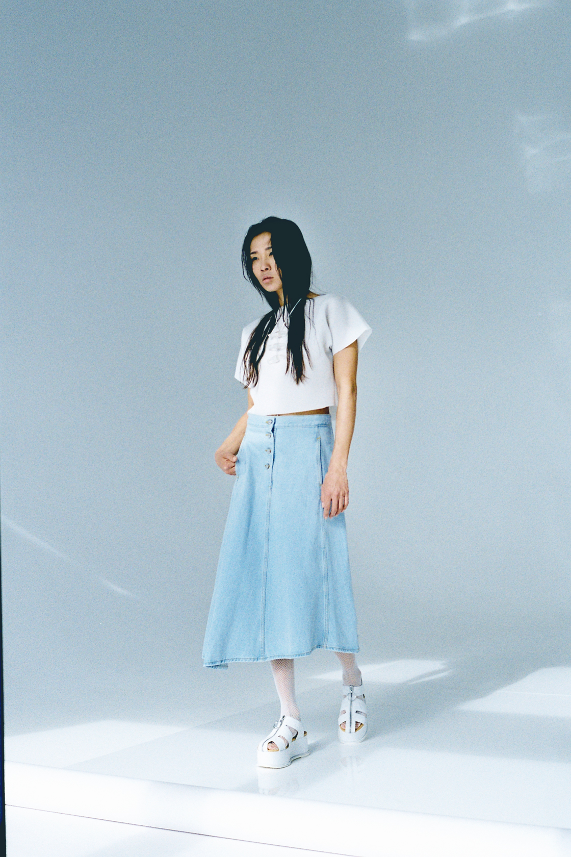 топ Теодора Вукодинова, пола Acne Studios и обувки MM6 Maison Margiela от Plus Zero Concept Store, колие H&M