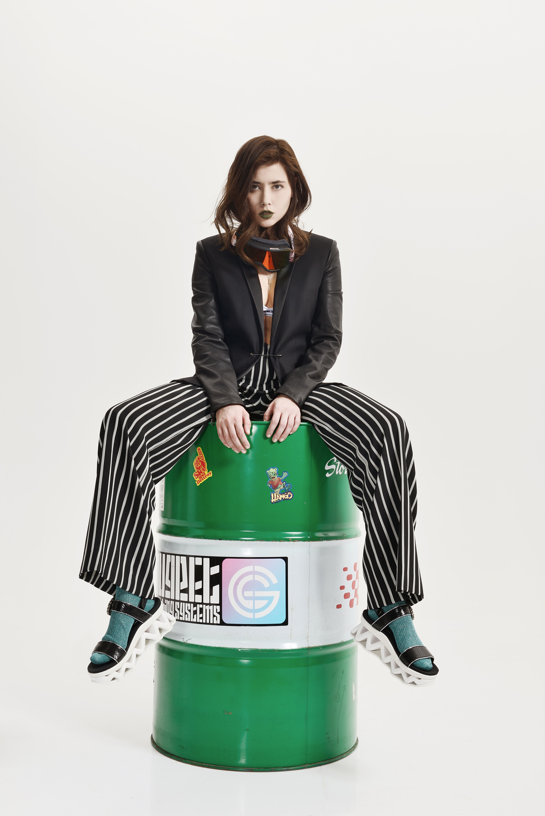 Сако и бельо DIESEL, панталон MARELLA, сандали MARC BY MARC JACOBS от TREND BOX