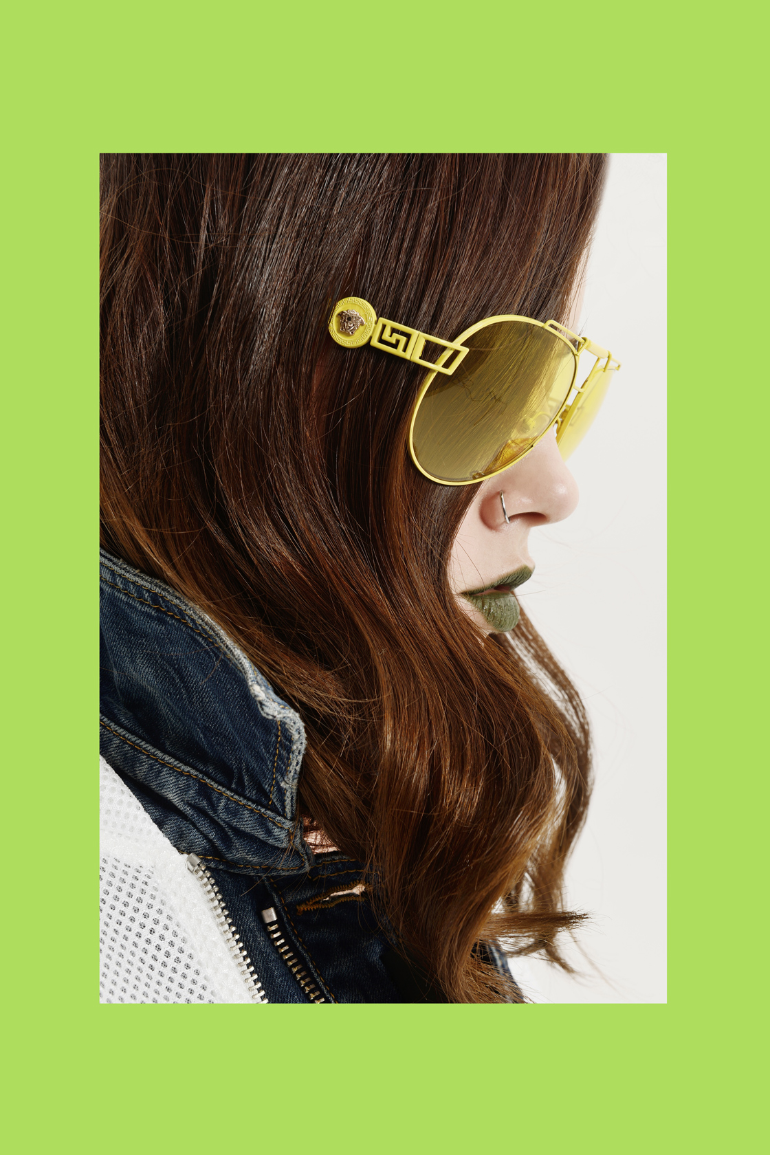 Яке VIVIENNE WESTWOOD от TREND BOX, очила VERSACE от оптики LEONARDO