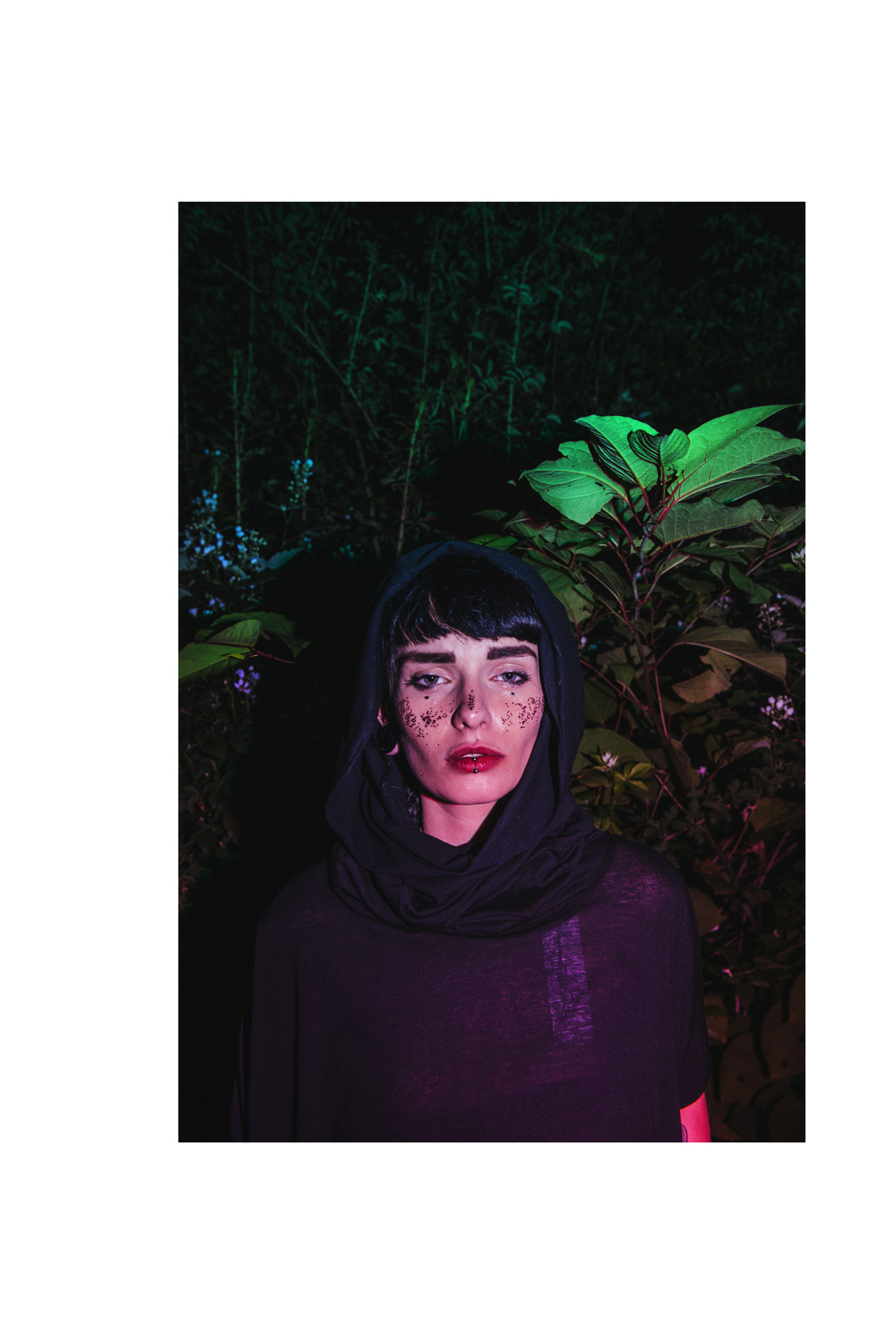 Ниа е с блуза от Plus Zero Concept Store Ниа е с блуза от Plus Zero Concept Store