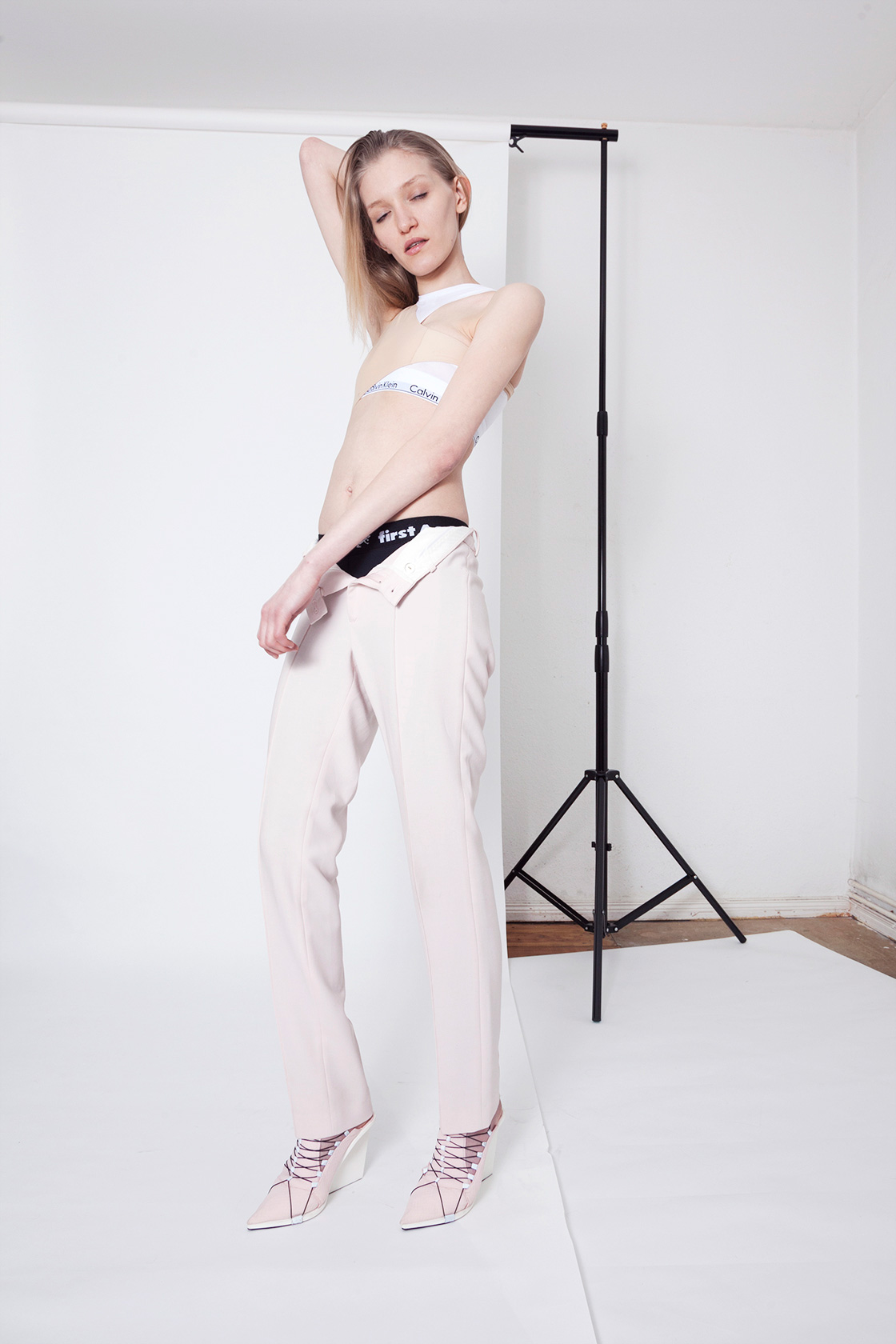 Top Calvin Klein, Pants FilippaK, Leggings First Ascent, Shoes Pierre Renaux
