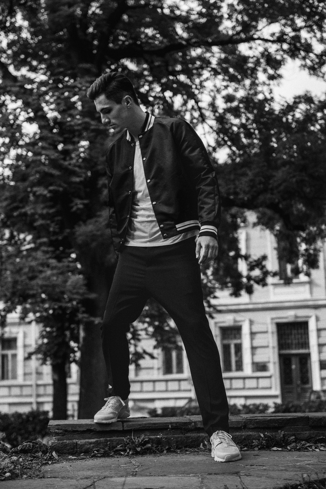 Бомбър Valentino от PAP, тениска American Vintage и маратонки Nike от Collective, панталон Rick Owens от Plus Zero Concept Sore