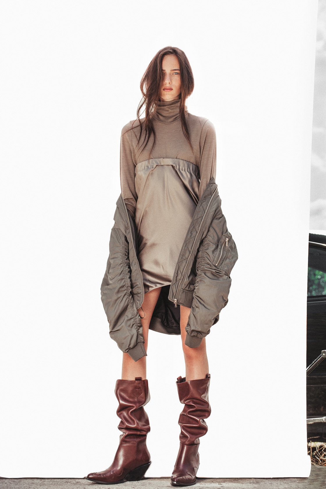 Рокля Maison Martin Margiela от Plus Zero Conceot Store, бомбър и ботуши H&M