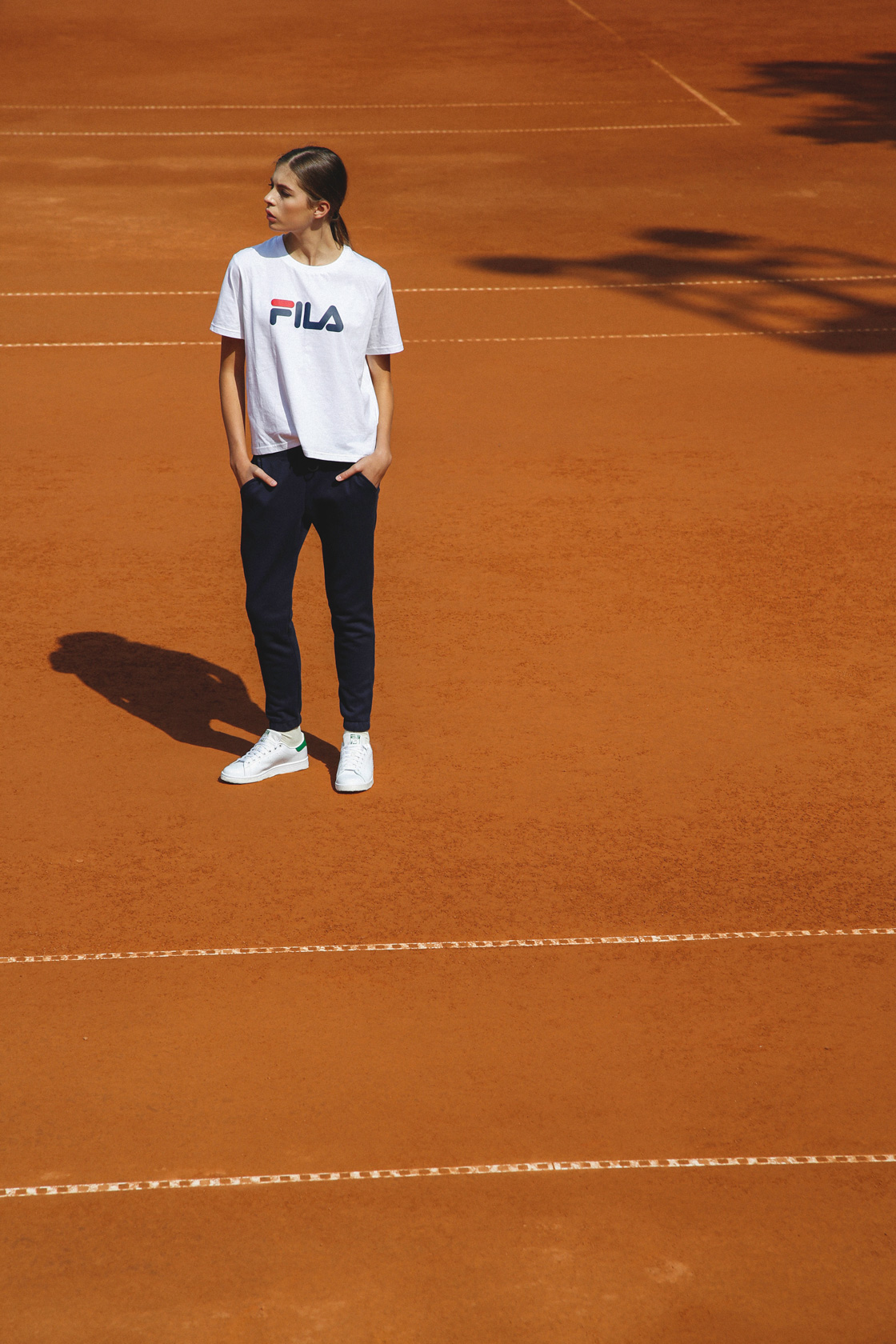 Топ: Fila, панталон: Uniqlo, Обувки: Adidas Originals от Foot Court