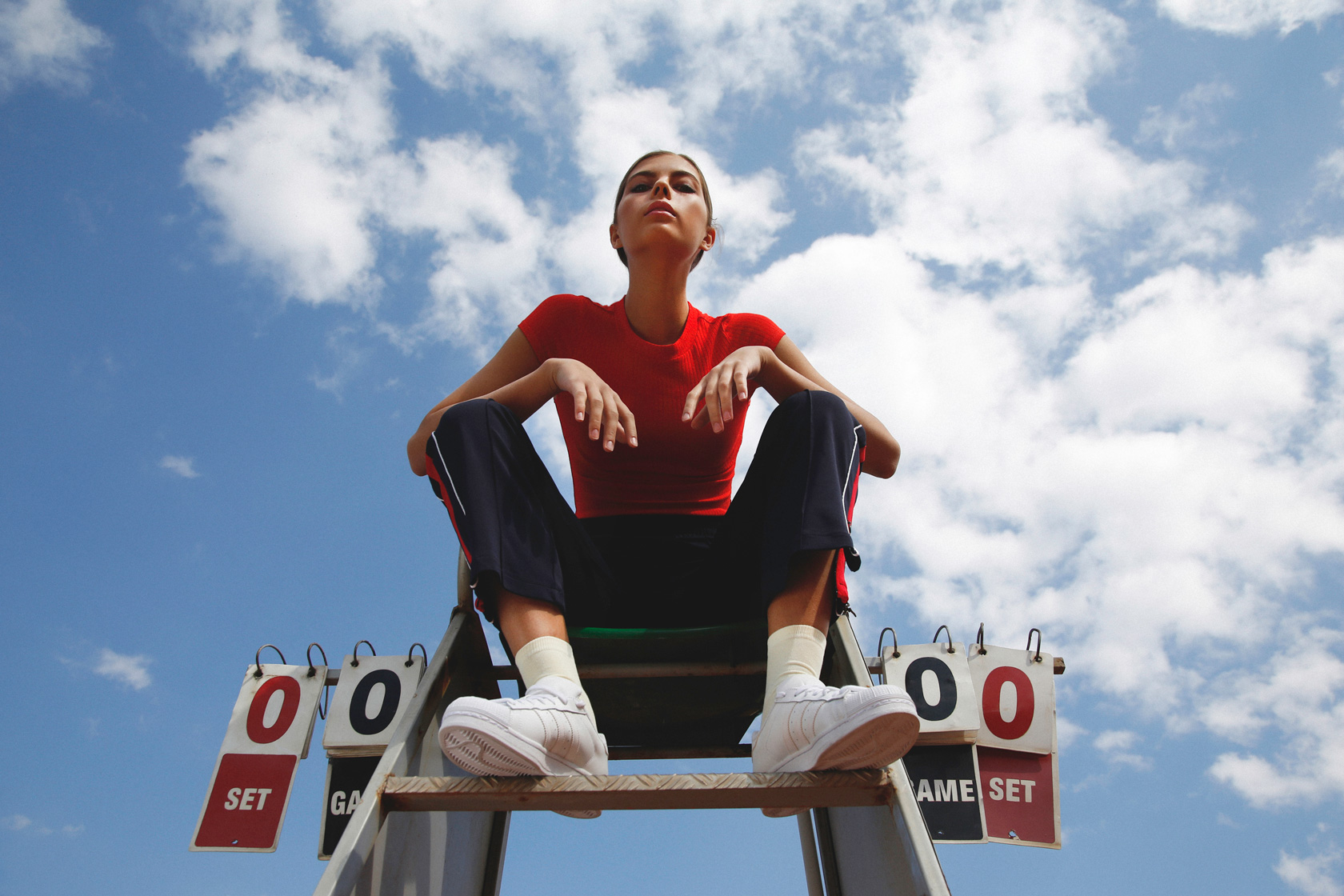 Боди и Панталон: H&M, обувки: Adidas Originals