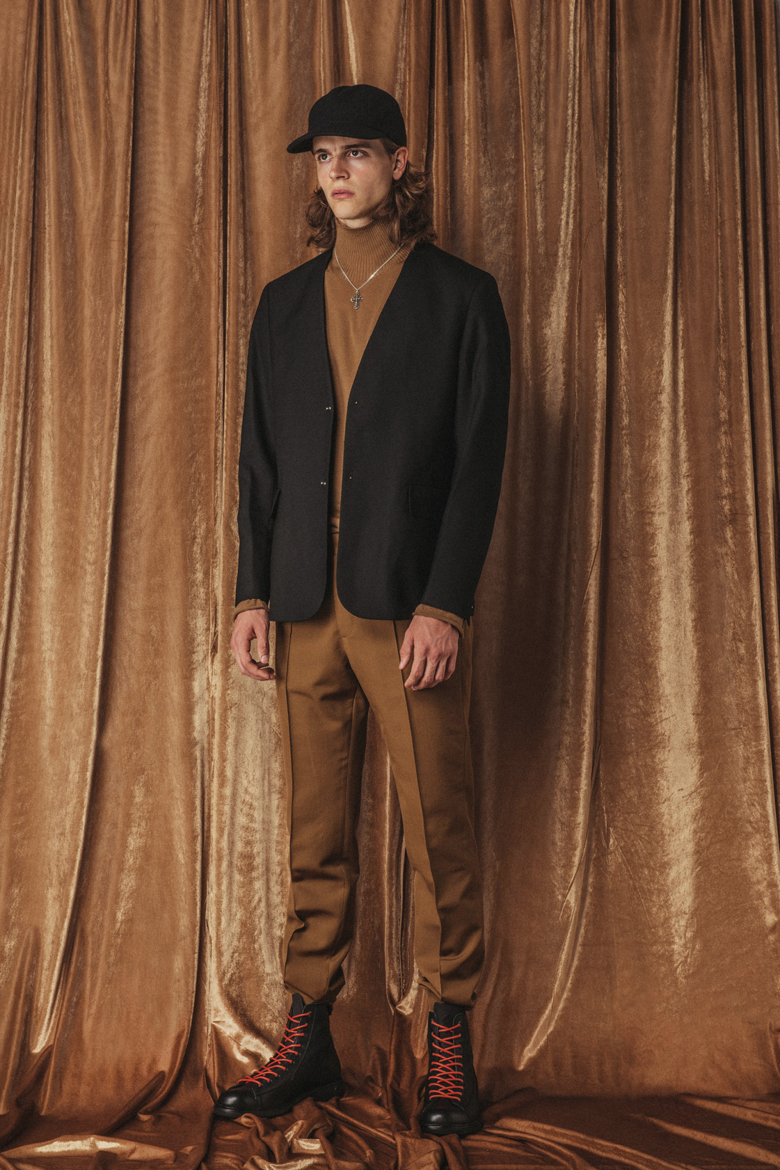 Полo Rick Owens, шапка Kazuyuki Kumagai и панталон Marni от Plus Zero Concept Store, сако Sisley, боти G-Star