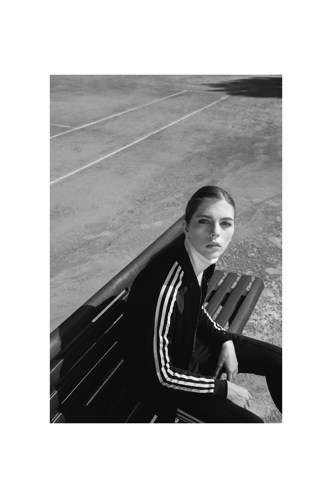 Суичър и панталон: Adidas Originals, Поло: United Colors of Benetton