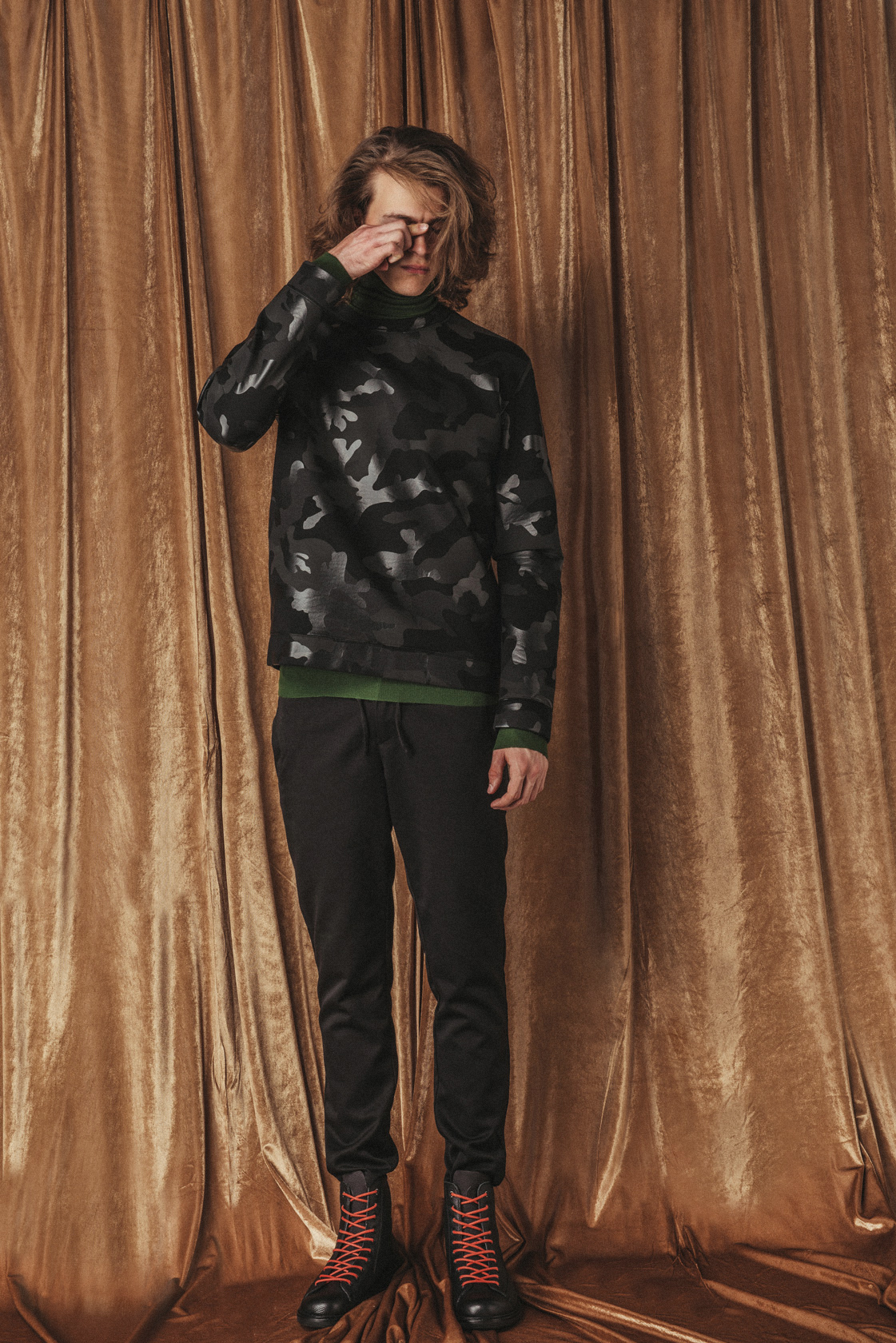 Блуза Valentino и поло Etro от PAP, панталон H&M, боти G-Star