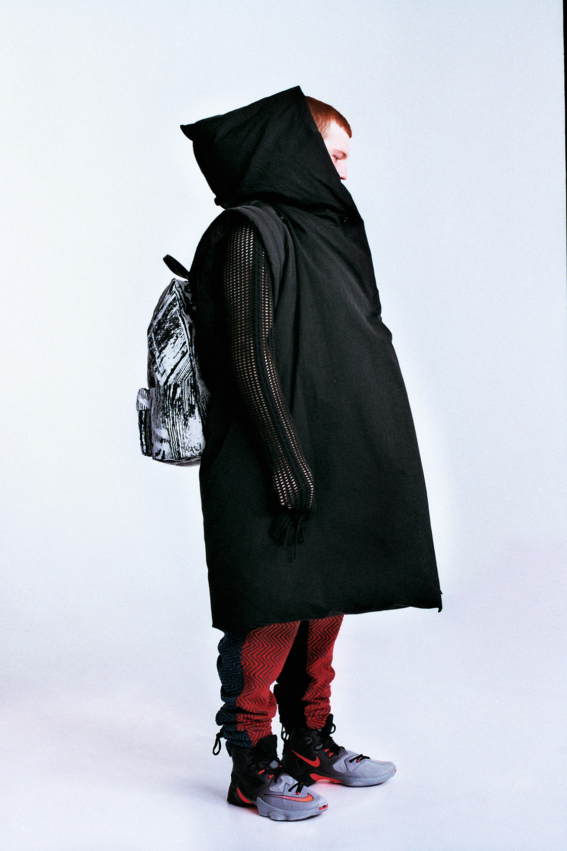 Елек Rick Owens от Plus Zero Concept Store, блуза и панталон Error Of Youth от Totally Erected Store, раница McQ от Trend Box, маратонки Nike от Foot Court