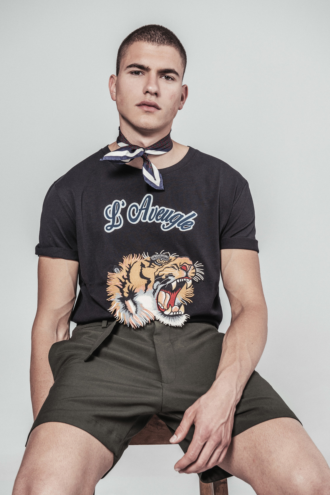 Фишу и тениска Gucci от Dress Code, панталон H&M