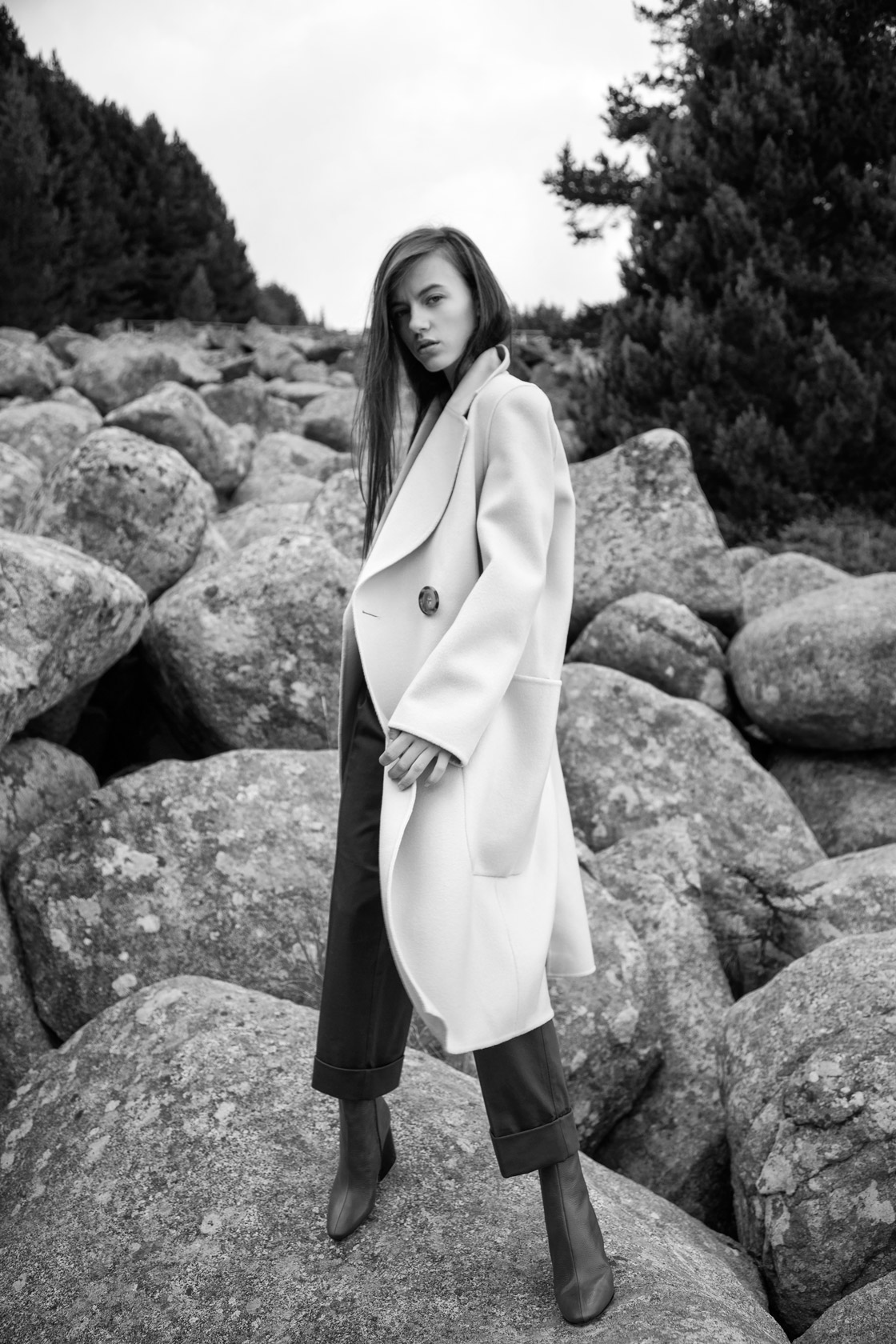 Палто Acne Studios и обувки Maison Margiela от Plus Zero, панталон Scoth & Soda от Collective