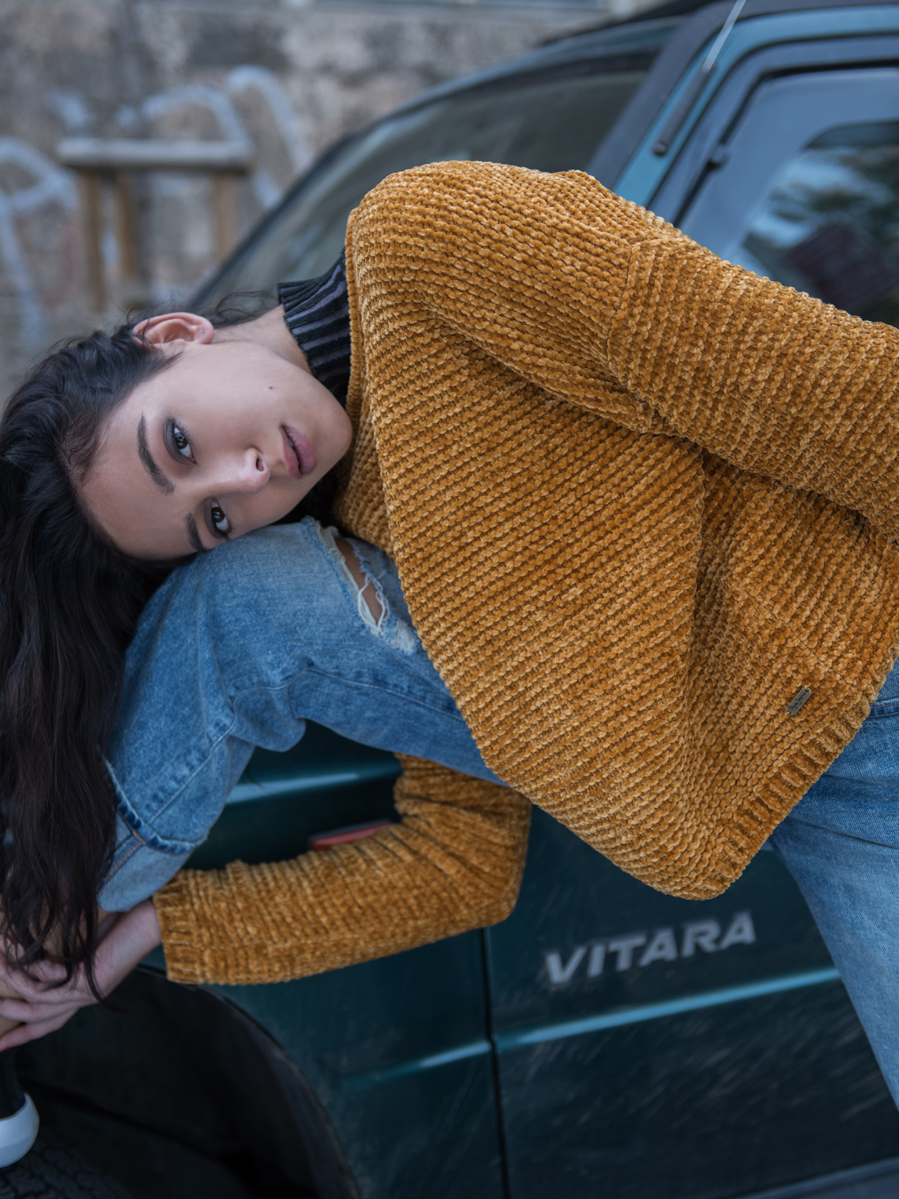 Дънки H&M, поло Calvin Klein и пуловер Pepe Jeans от Collective