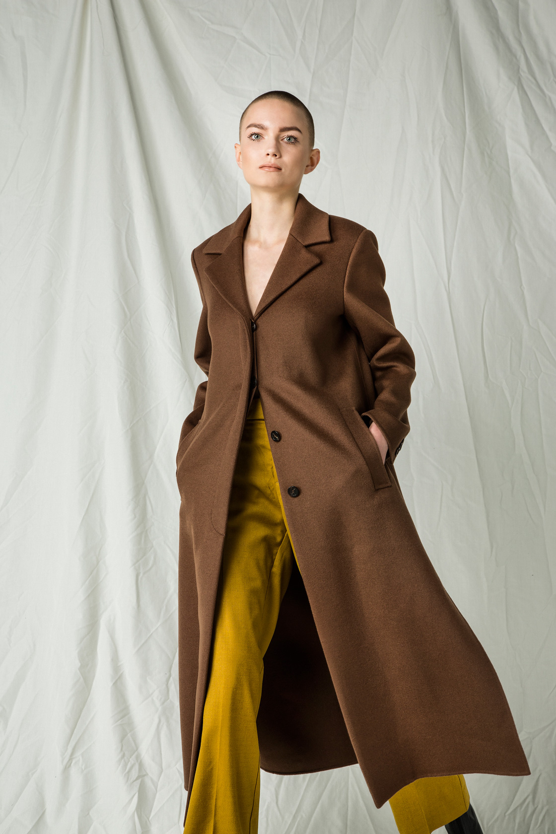 Палто Weekend Max Mara, панталон Scotch&Soda от Collective
