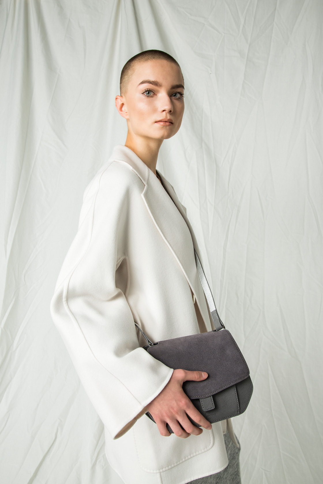Палто Max Mara, чанта Paul’s Boutique от Collective