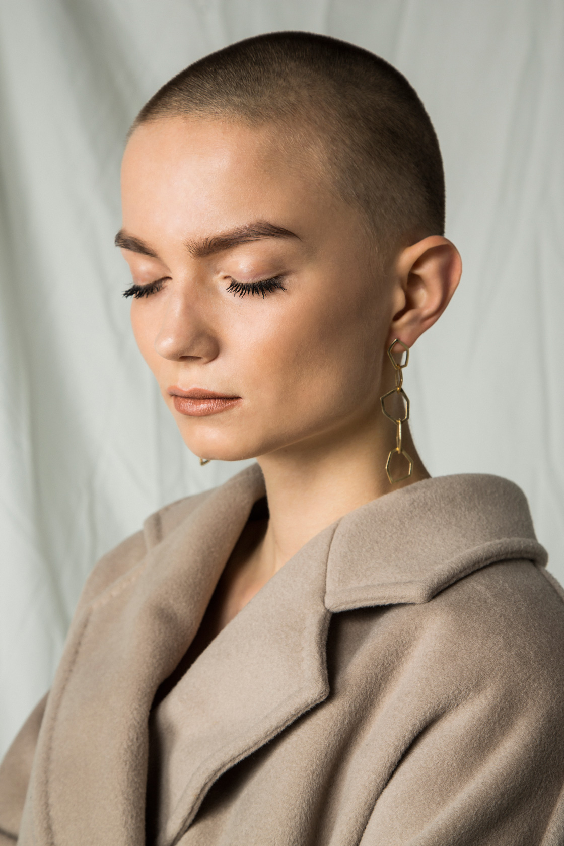 Палто Max Mara, обеци K’SSARA