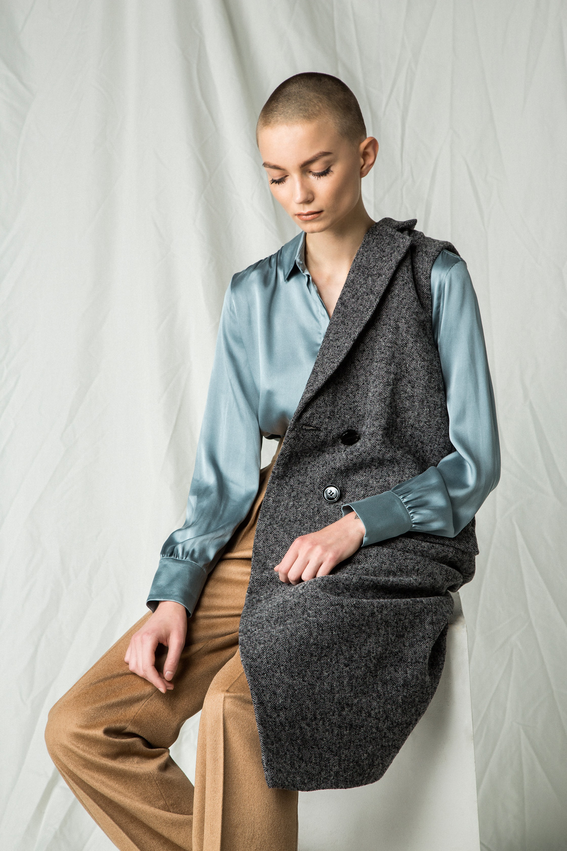 Панталон Max Mara, риза Weekend Max Mara, елек MAX&Co