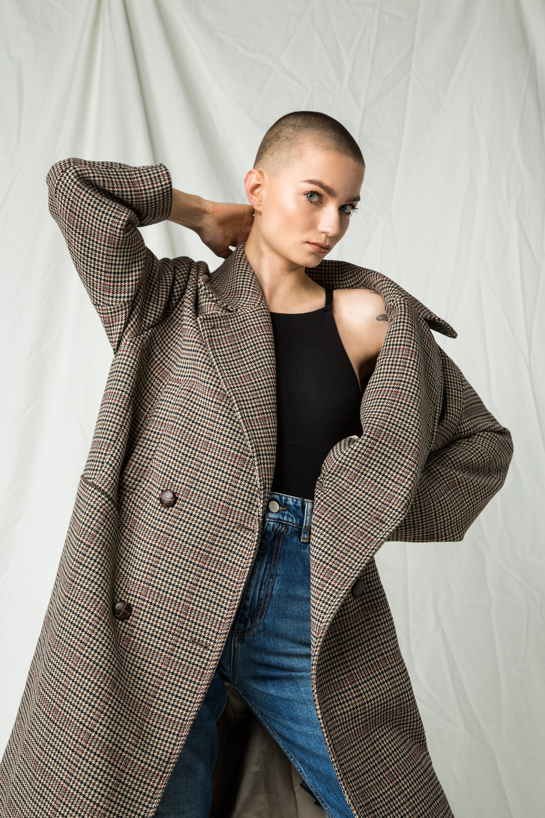 Дънки Max Mara, боди 05 Studio, палто H&M