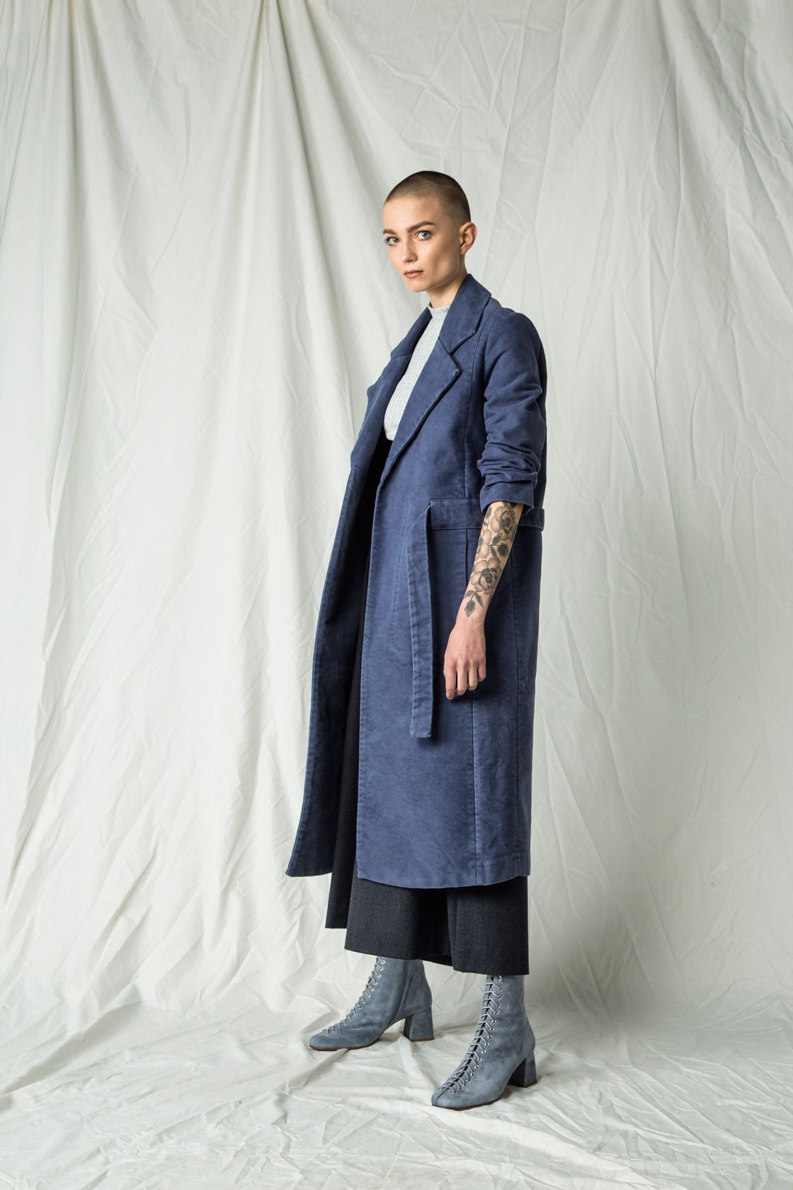 Палто Bogdar, панталон Weekend Max Mara, боти byFar, поло G-Star от Collective