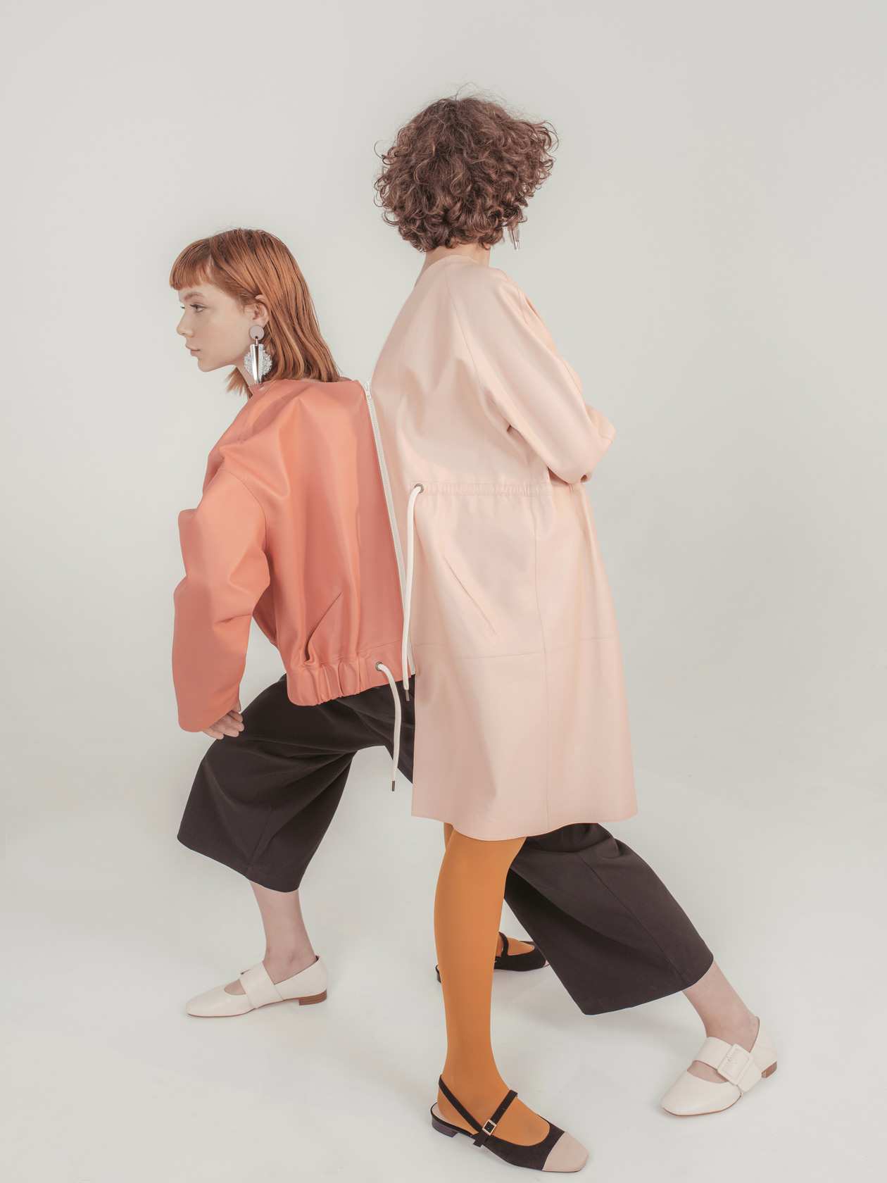 Парка и яке Inès & Maréchal от Plus Zero Concept Store, чорапогащник Calzedonia, гащеризон Nümph от Collective, обувки H&M, обици Parfois