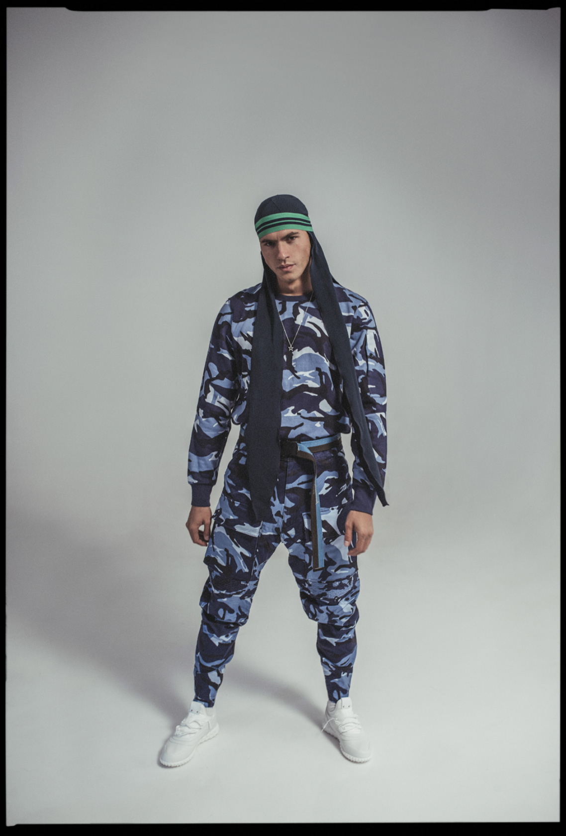 Блуза и панталон G-Star Raw, обувки Valentino