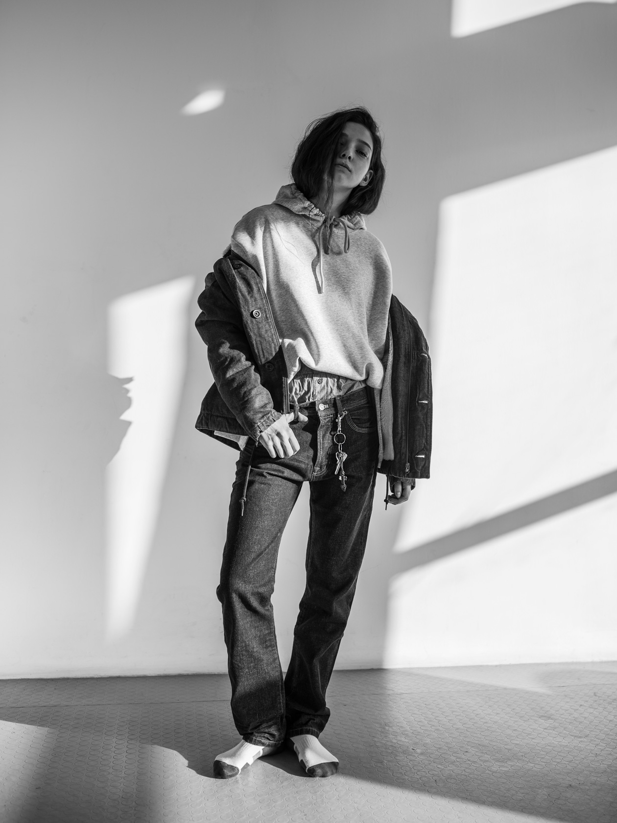 ке Carhartt от Urbanize, суитчър и боксерки H&M, дънки Tommy Hilfiger, чорапи Champion