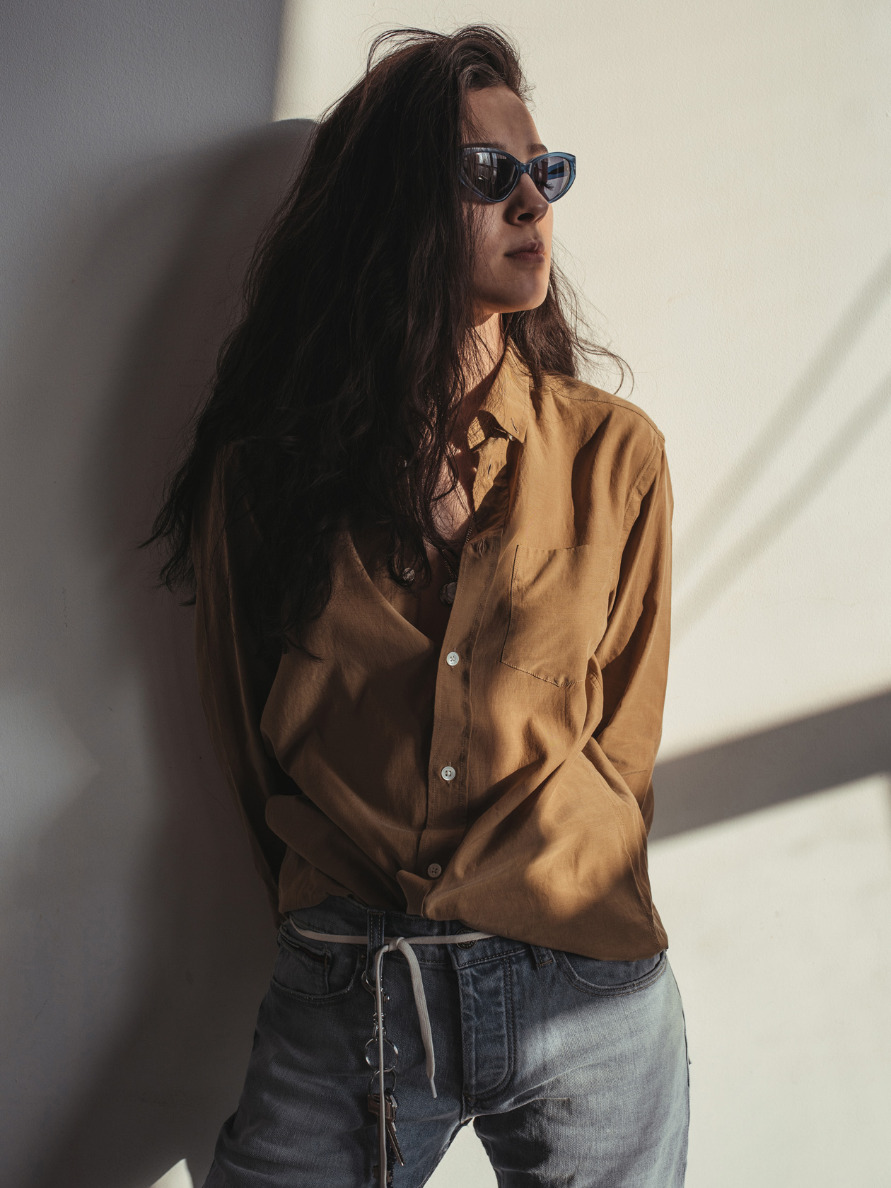 риза и верижка H&M, дънки Tommy Hilfiger
