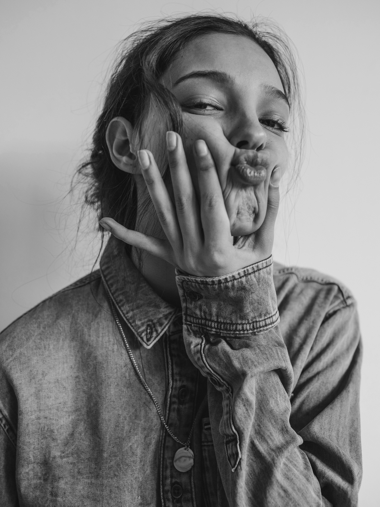 риза Tommy Hilfiger,  верижка с медальони H&M