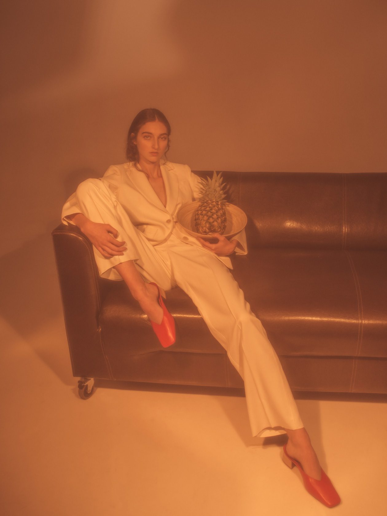 Сако и панталон Max & Co, обувки By FAR, плато Element Store