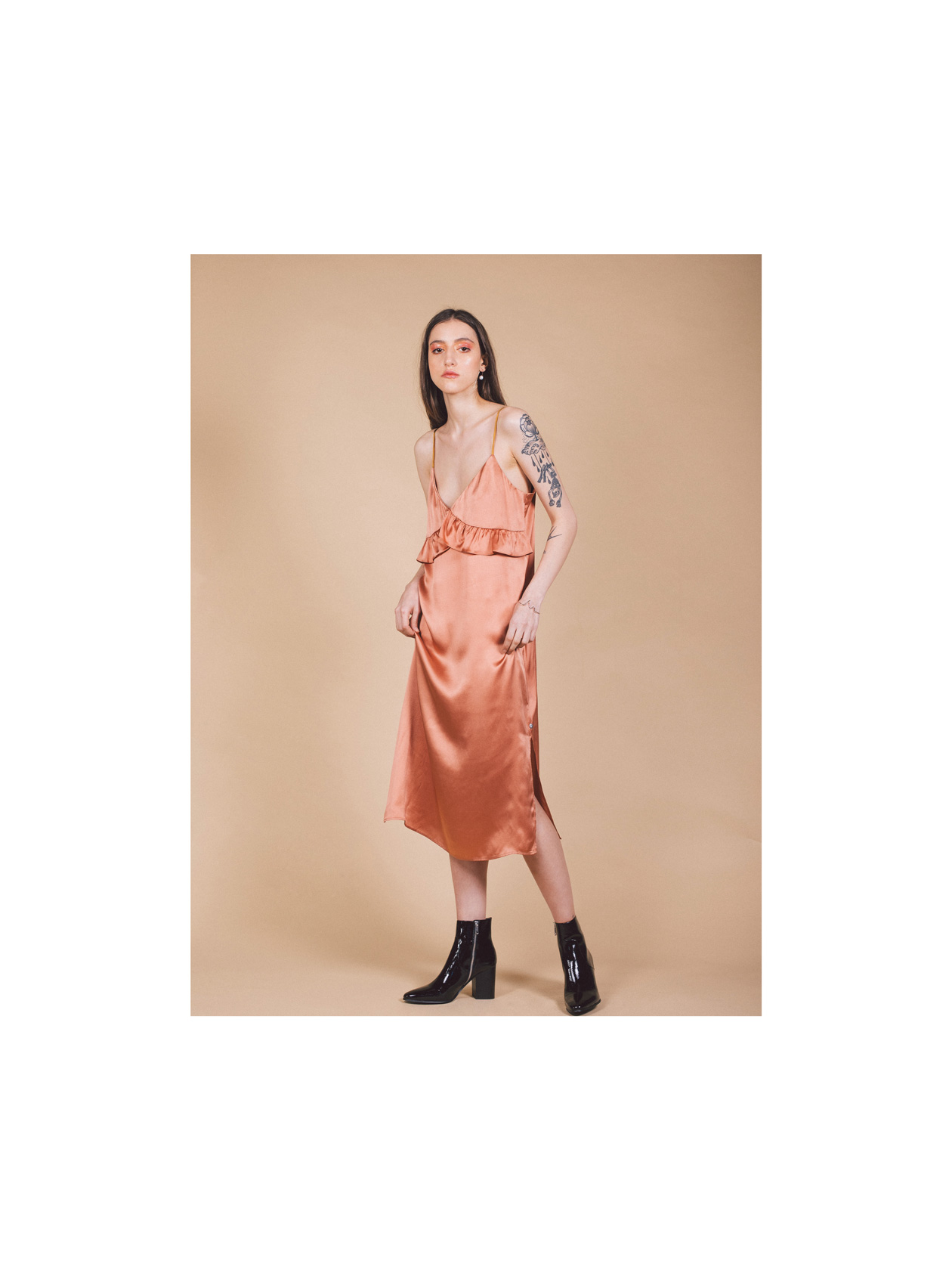 рокля Scotch & Soda, боти Calvin Klein, обици и гривна Element store sofia