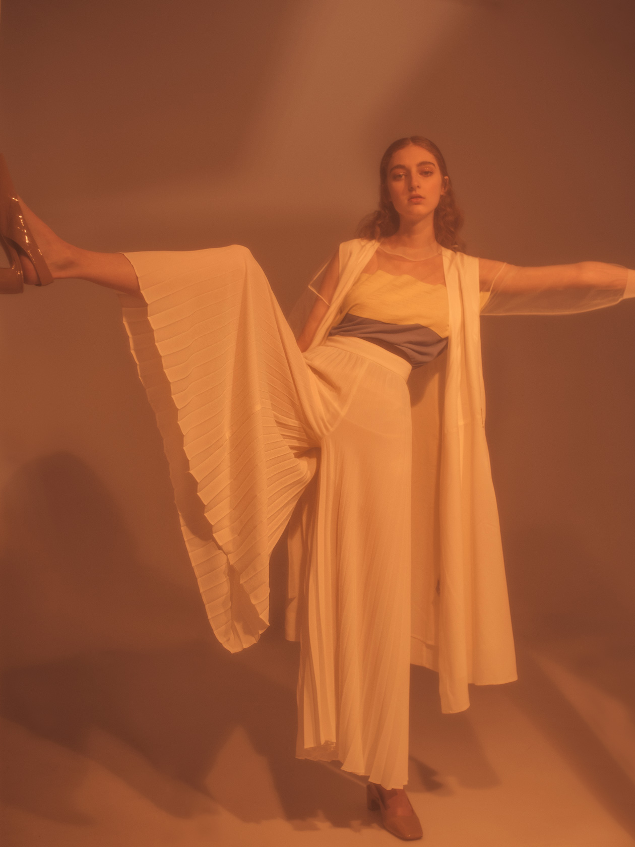 Топ Sportmax от MaxMara, рокля H&M, панталон Marella, обувки By FAR