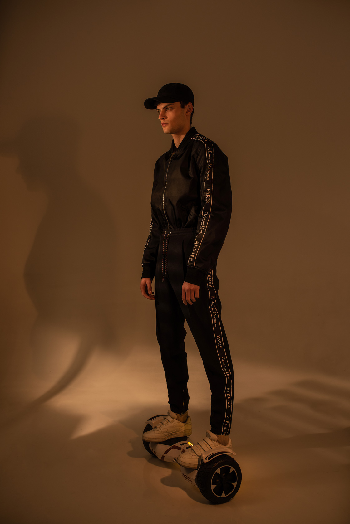 Яке и панталон Dior от DRESS CODE, ховърборд от www.hoverboardbg.com