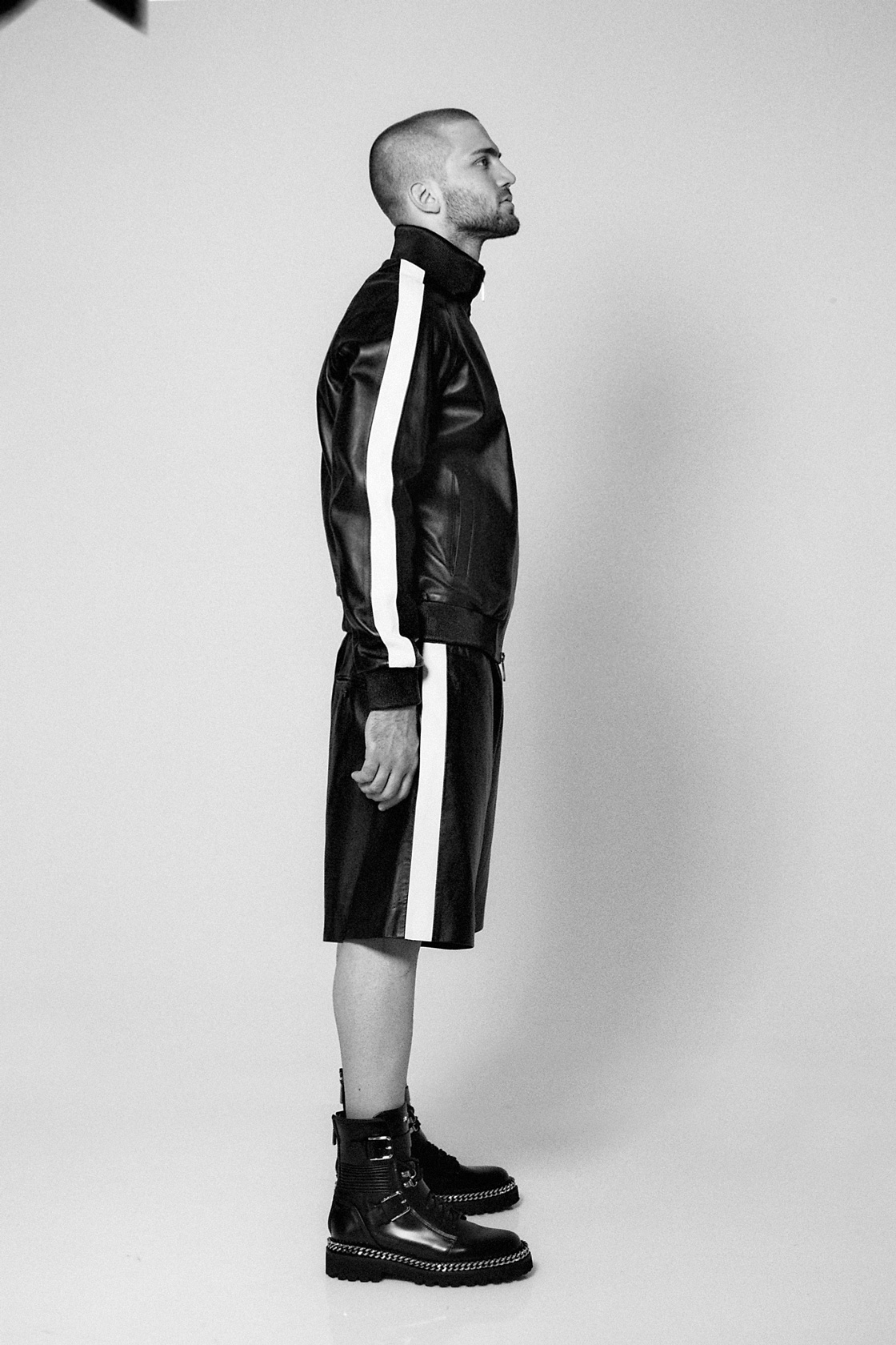 Яке и панталони Dsquared2, обувки Balmain от PAP