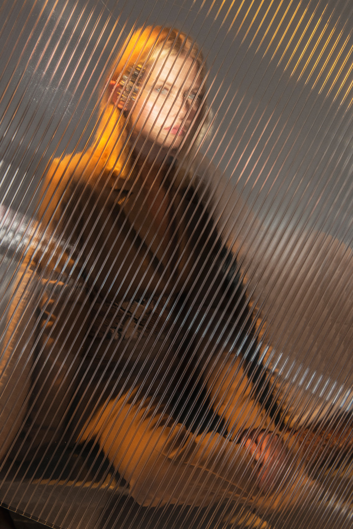 панталон и сако H&M, блуза Theory от Koncept 7, колан Mango