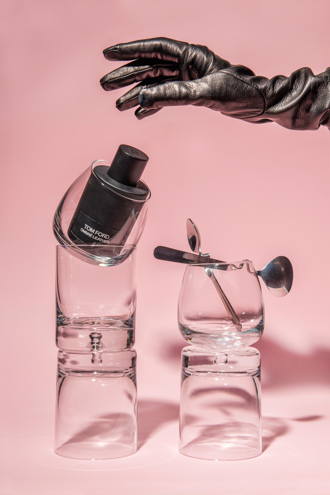 парфюмна вода Ombré Leather от ексклузивен бутик  Estee Lauder & Clinique люлеещи чаши, чаши за уиски и лъжици за мед DUKA кожена ръкавица Max Mara от бутик Max Mara