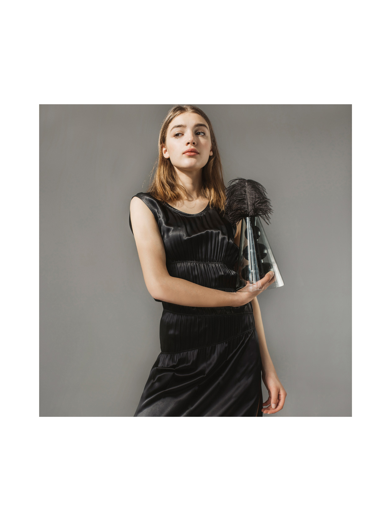 рокля Helmut Lang от Koncept 7,  ваза Tom Dixon BUMP VASE CONE от Elegant Living