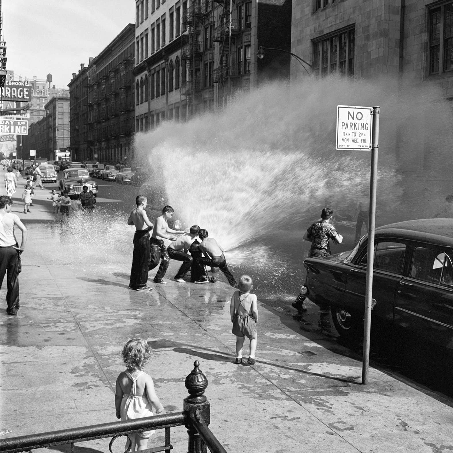 New York, NY, June 1954©Estate of Vivian New York, NY, June 1954©Estate of Vivian