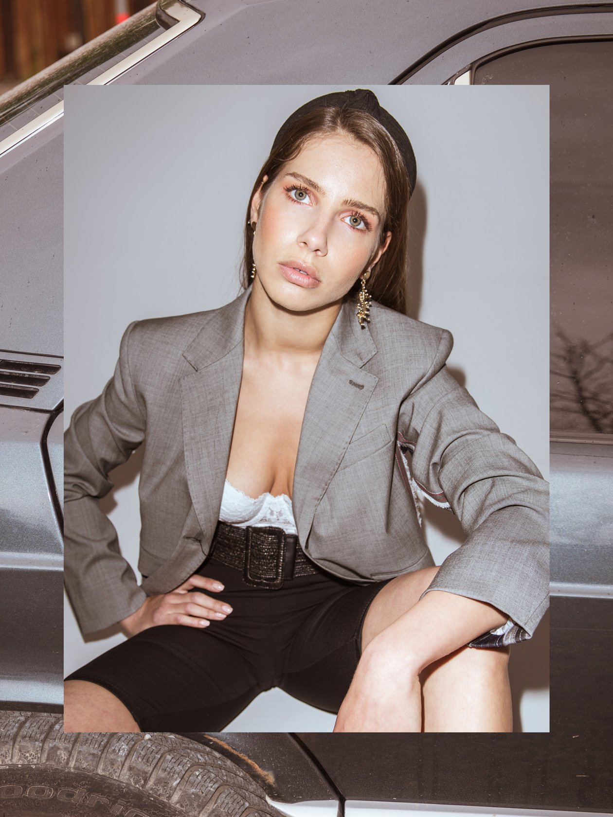 боди, спортен клин и диадема H&M,  сако Sportmax, обици Under The Sun