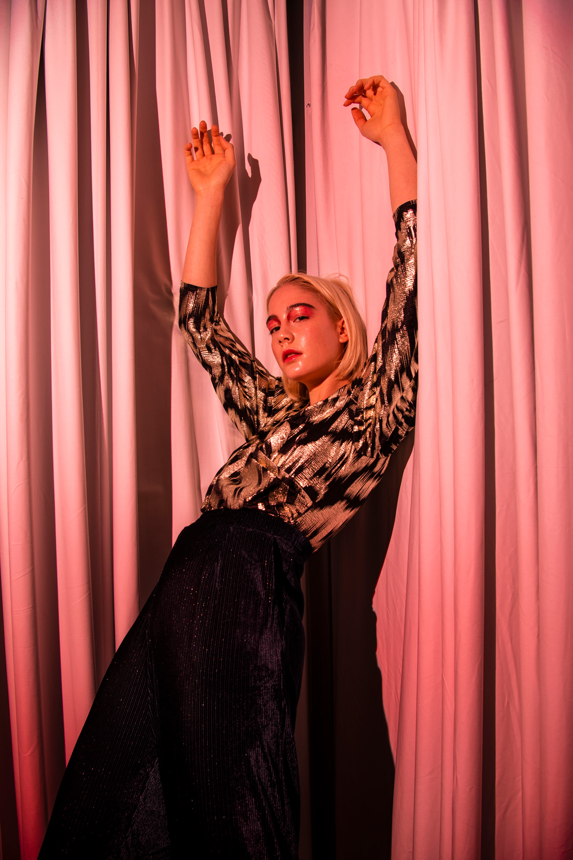 Блуза H&M, панталон Molly Bracken от Collective