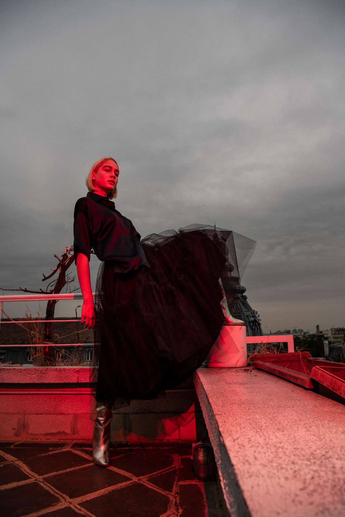Риза Max Mara, пола Imperial от Collective, ботуши H&M