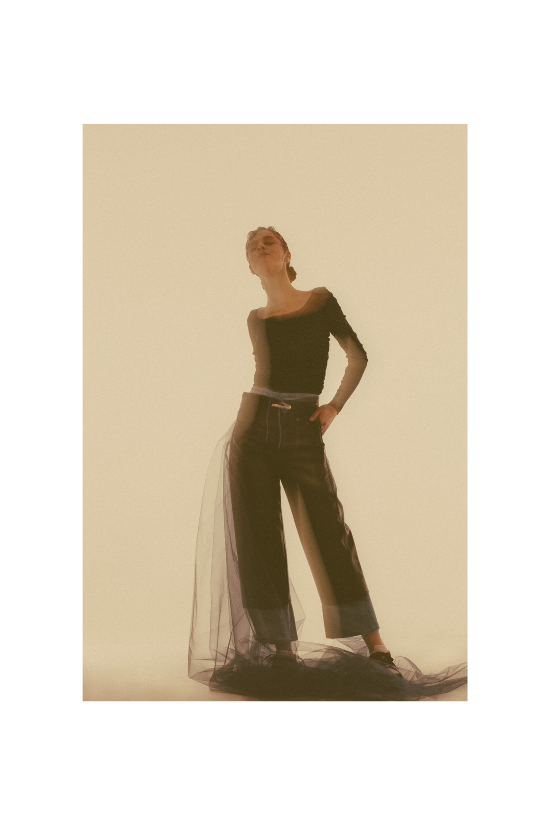 Блуза Max&Co, кожен панталон Pennyblack от Week & Shop MDL, панталон Benetton, маратонки iBLUES от Week & Shop MDL