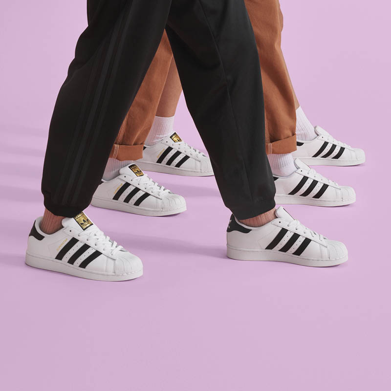 584925_adidasOriginals_SS20_SST_EG4958_OnFoot_080_2048x2048px 584925_adidasOriginals_SS20_SST_EG4958_OnFoot_080_2048x2048px