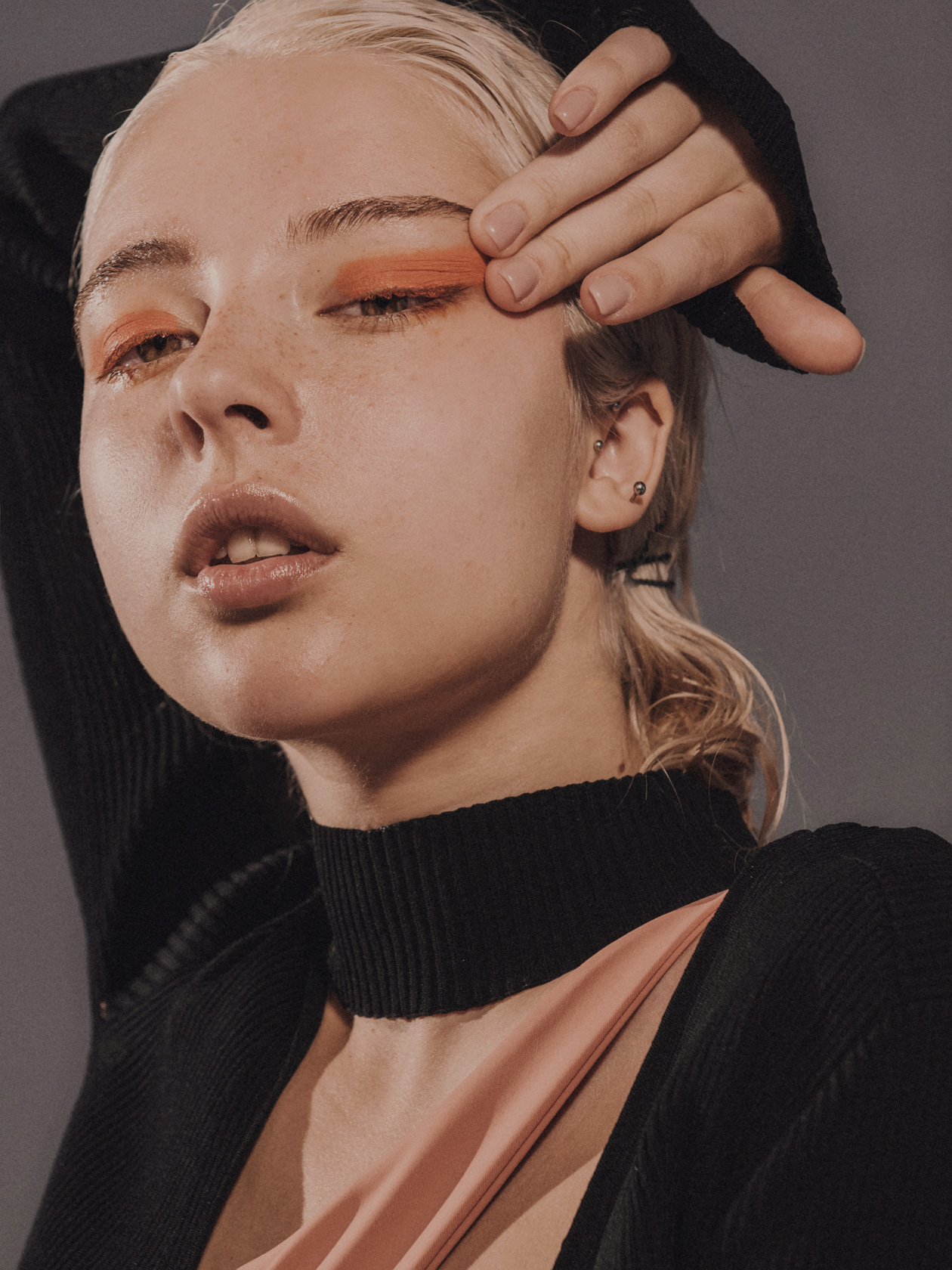 блуза Helmut Lang от Koncept 7, бански костюм Moré Noir