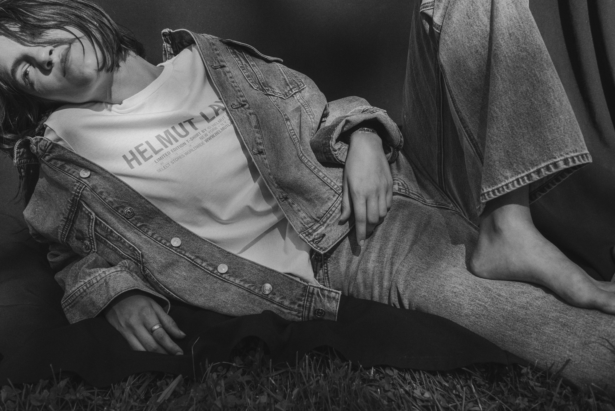яке от деним Armani Exchange, т-шърт Helmut Lang от Koncept 7, дънки H&M