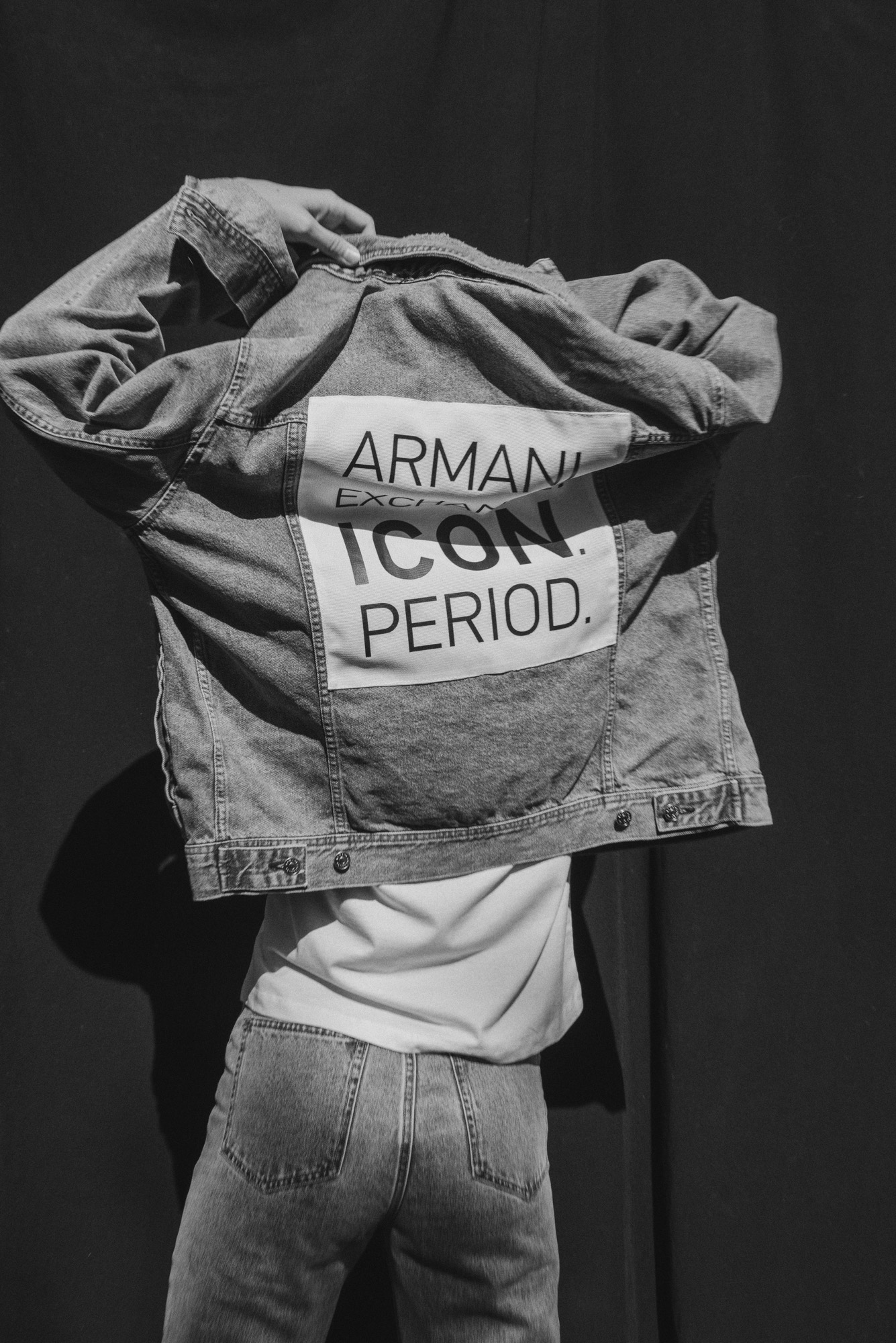 яке от деним Armani Exchange, т-шърт Helmut Lang от Koncept 7, дънки H&M