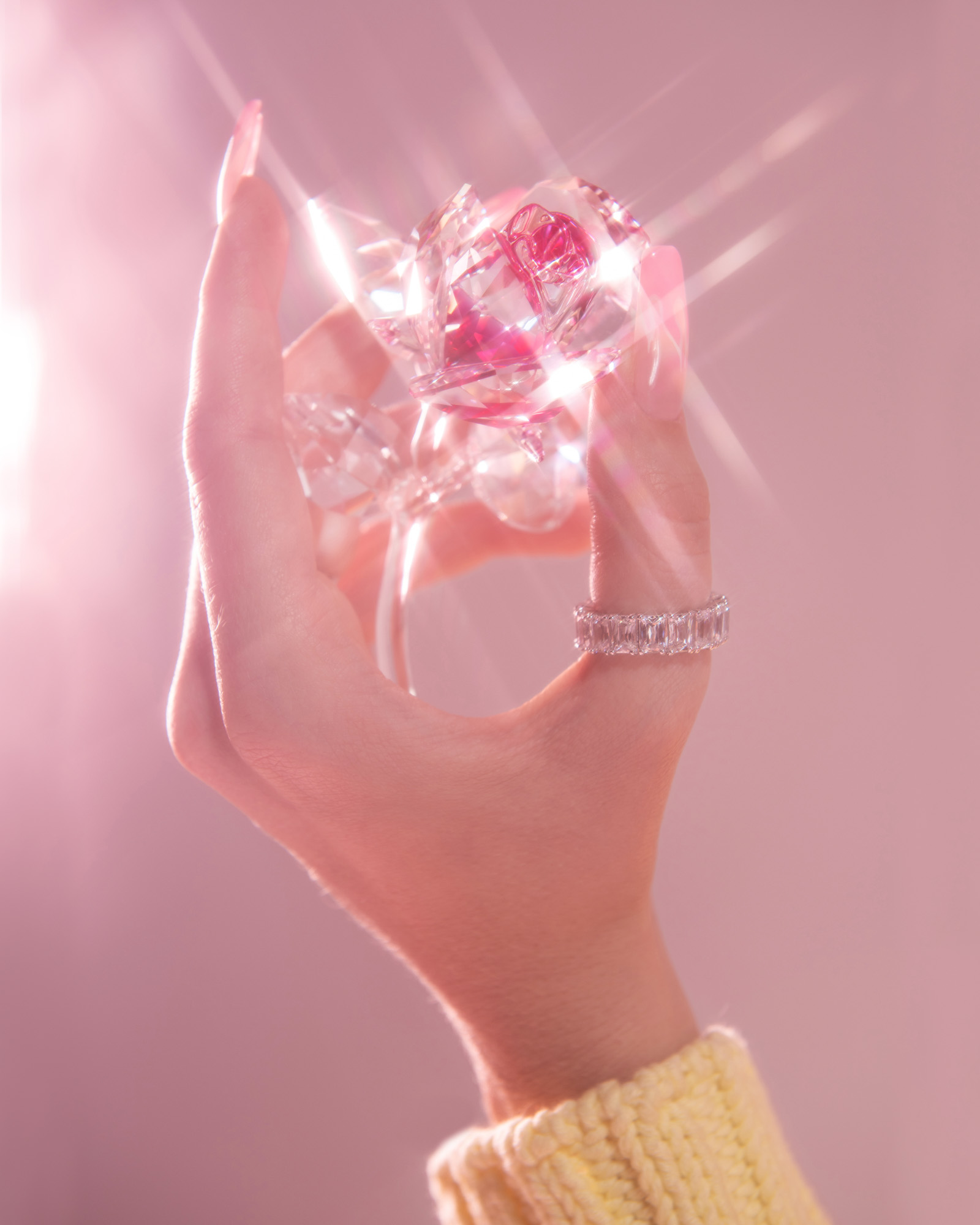 Декоративна роза и пръстен Swarovski
