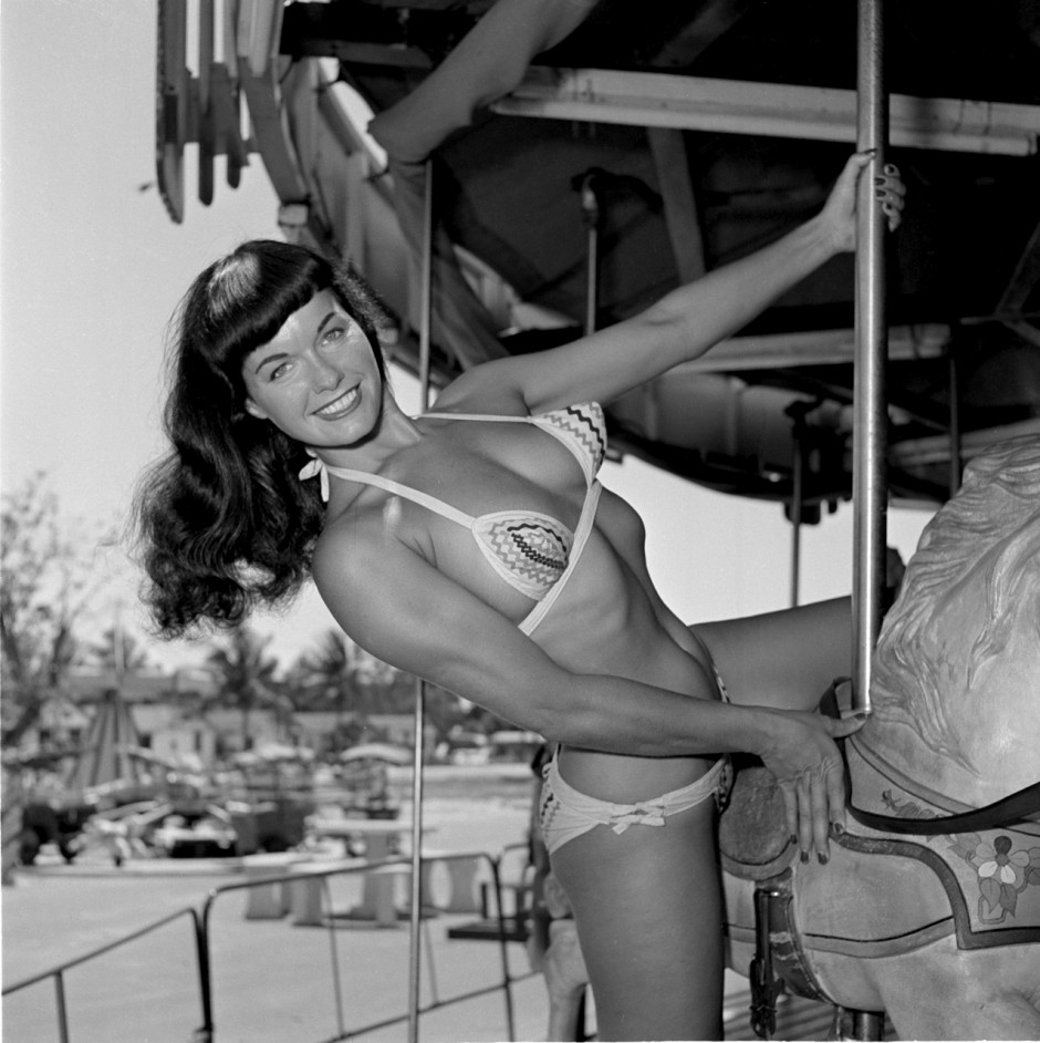 226. Funlandserie mit Bettie Page SilverGelatinPrint20x24inch+11x14inch